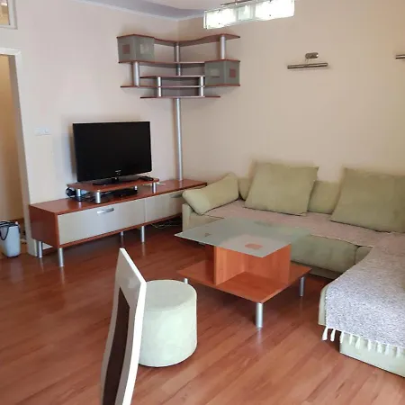 Petrov In Downtown - Center 70m2 Apartment *