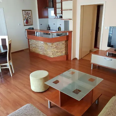 Petrov In Downtown - Center 70m2 Skopie